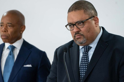 Manhattan DA Bragg asks for delay to Trump’s hush money trial