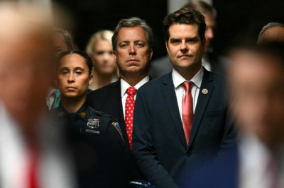 NY v Trump: House GOP firebrands flank Trump outside Manhattan courtroom