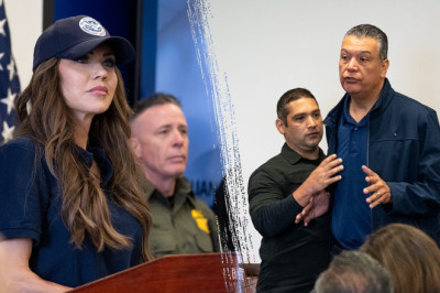 Conservatives erupt after Dem senator's 'temper tantrum' sends DHS presser off the rails