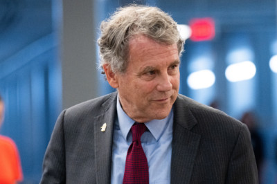 Ohio Democrat Sherrod Brown makes it official, challenging Trump ally in key Senate battle