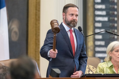 Trump, Abbott vs. Newsom: Mad dash to redo congressional maps in California, Texas