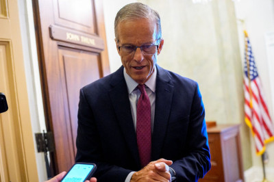 Trump-approved plan to avert government shutdown scuttled by Senate