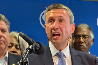 DNC holds onto decades-old Jeffrey Epstein donations after other Dems returned theirs