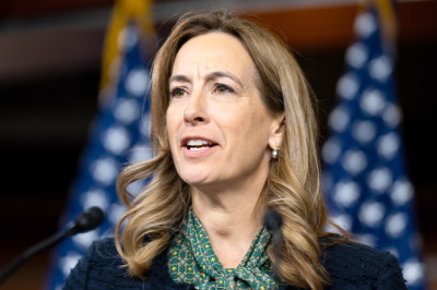 Democrat Mikie Sherrill wins New Jersey governor race, keeps state blue against Republican challenge