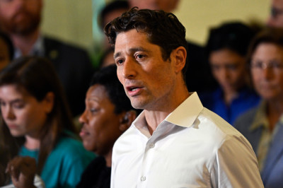 Social media erupts after far-left mayor gives victory speech in foreign language: 'Humiliating'