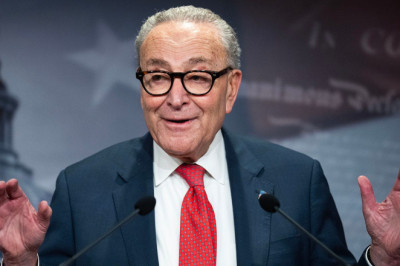 Senate Democrats cave, open path to reopening government