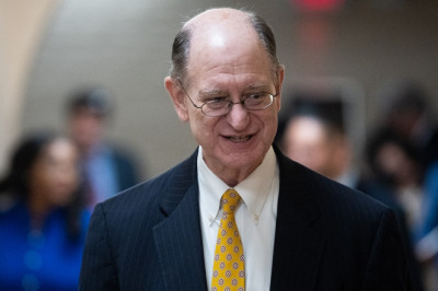 Democratic Rep. Brad Sherman denies viewing pornography on flight after viral photos surface online