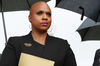 'Squad' member mourns 'empty' Thanksgiving seats due to 'loved ones abducted & deported,' 'mass incarceration'