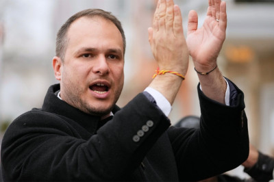 Young progressive beats out establishment candidate in Jersey City mayoral race, echoing Mamdani