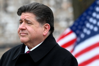 Pritzker signs bill to further shield illegal immigrants in Illinois from deportations