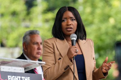 Trump says Rep. Crockett's Senate run 'a gift to Republicans': 'Can't imagine she wins'