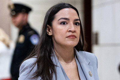 AOC dismisses boat strike briefing as 'a joke'