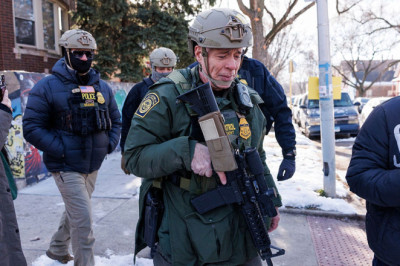 Border Patrol commander returns to Chicago as agents deploy pepper balls in immigrant neighborhood