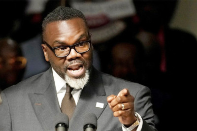 Brandon Johnson’s progressive tax push puts Chicago on brink of rare shutdown as mayor weighs veto