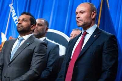 Dan Bongino officially leaves FBI deputy director role after less than a year, returns to 'civilian life'