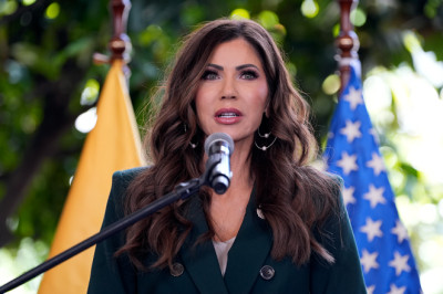 House Democrats ask judge to block Noem’s revived ICE visit rule, say DHS defied court order