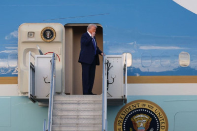 Trump's motorcade route adjusted after Secret Service finds 'suspicious object' at Palm Beach airport