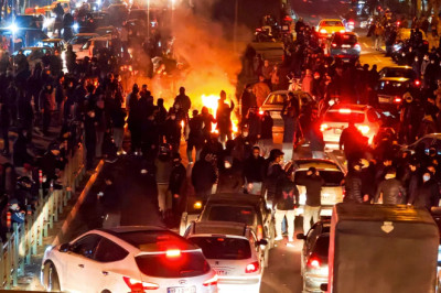 Republicans light cigars, cigarettes on burning photos of Khamenei to show support for Iranian protesters