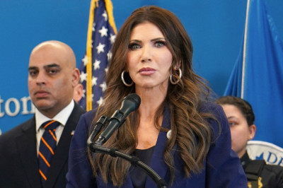 DHS slams Dems for complaining about immigration law: 'It is quite literally their job to change it'