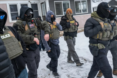 Washington Dem pushes bill to bar recent ICE hires from future police jobs, slamming Trump's 'occupying force'